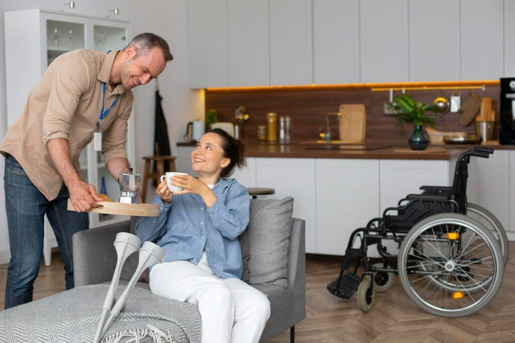 Wat regelt de zorgverzekering en wat de gemeente als je een hulpmiddel in huis nodig hebt?